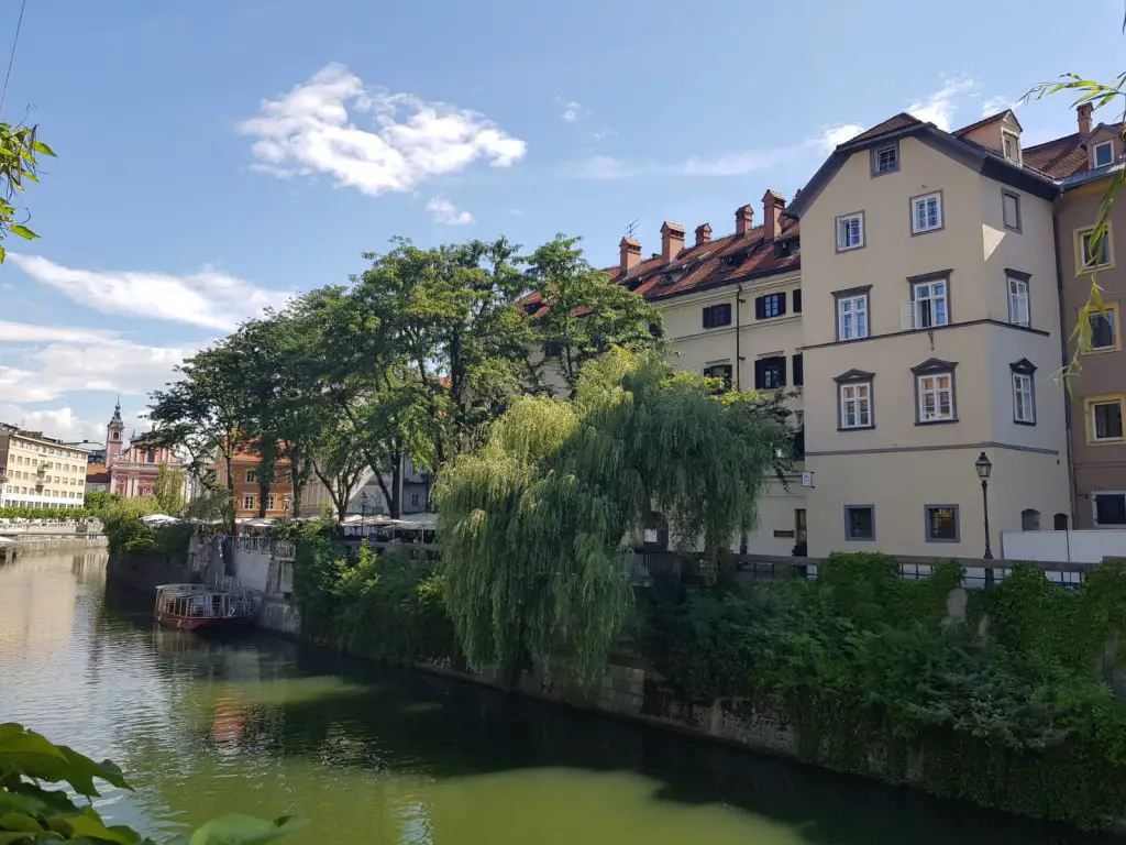 Village de Ljubjlana durant notre semaine en sac à dos en Slovénie