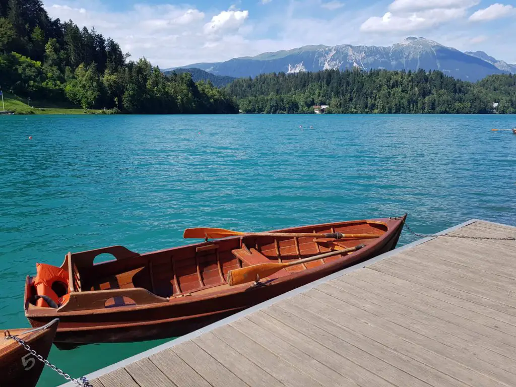 Barque sur le lac de Bled en slovénie