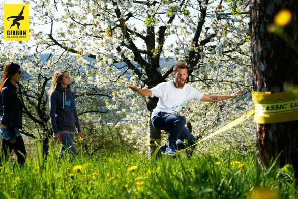 Session short line en slackline avec Gibbon