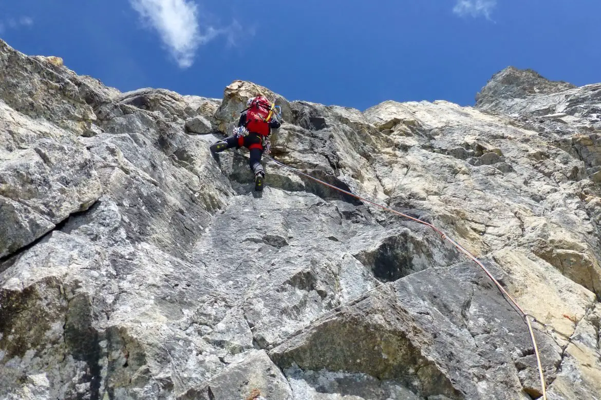 François négocie parfaitement ce V+ à la trav’ un peu expo. François négocie parfaitement ce V+ à la trav’ un peu expo.