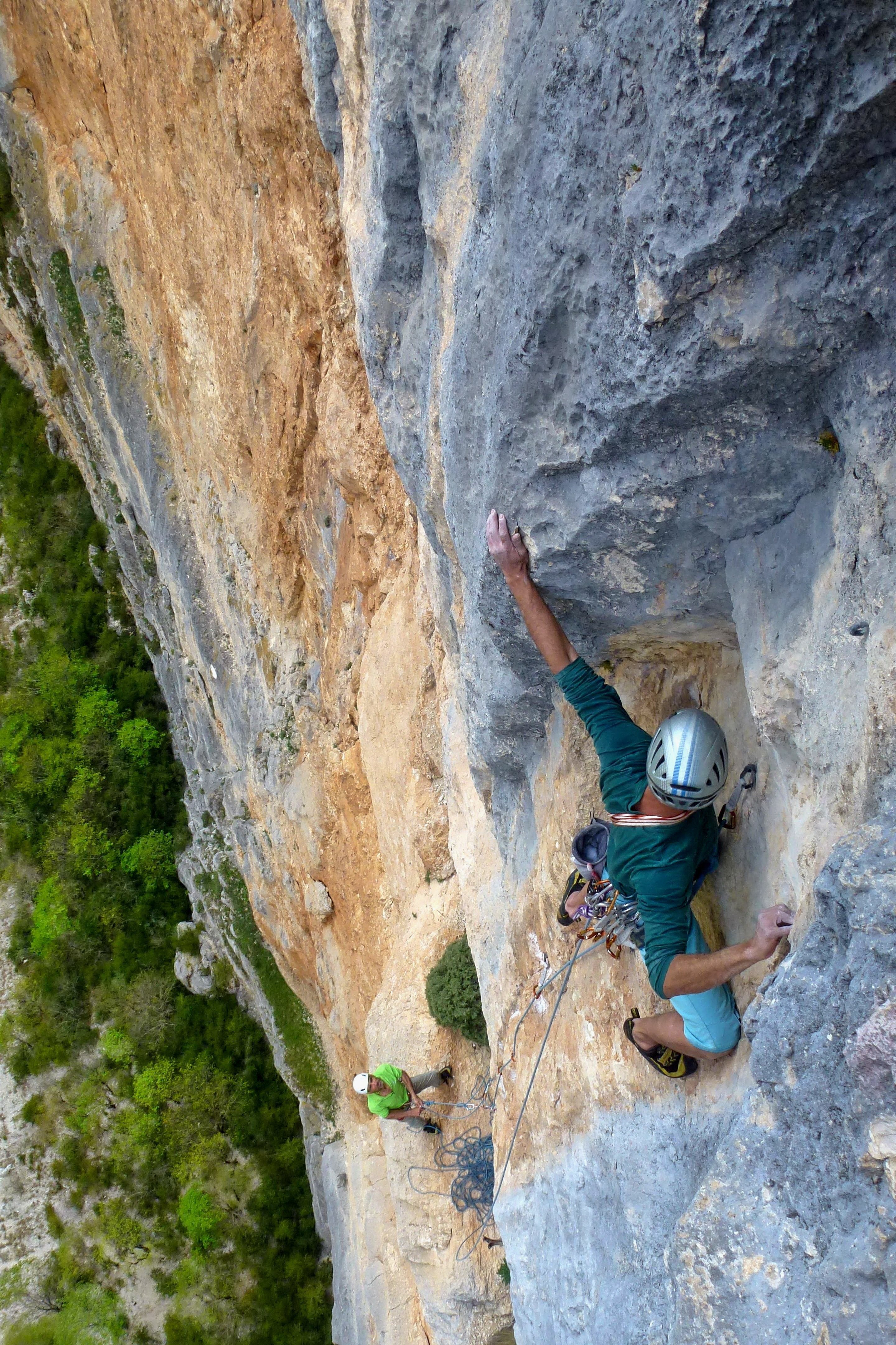 Décomposé de mouv’s… dans une voie escalade dans les gorges du Verdon Décomposé de mouv’s… dans une voie escalade dans les gorges du Verdon