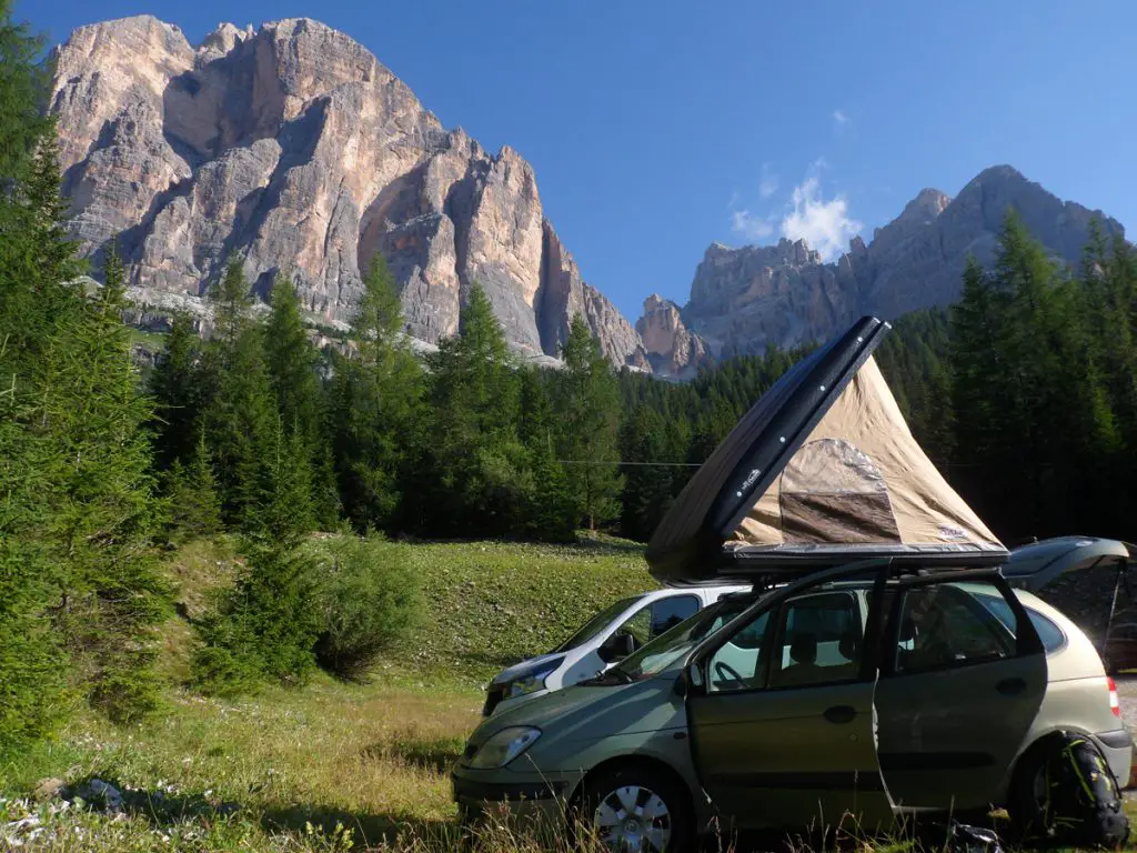 Dans la tente de toit Naïtup lors du trip escalade dans les Dolomites