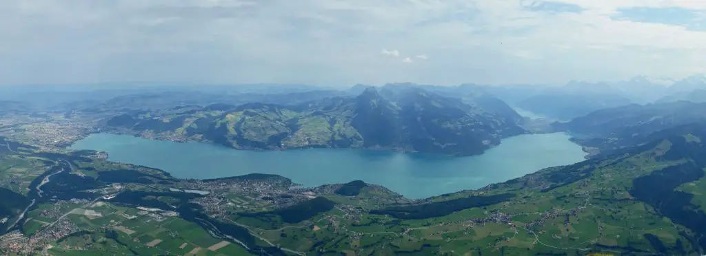 Vue du sommet de Niesen lors de notre Randonnée en Suisse