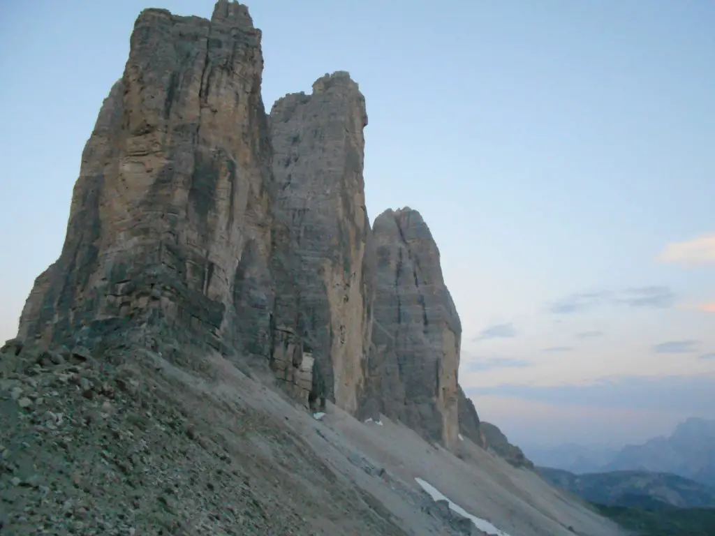 La découverte des faces nord de la voie Brandler-Hasse depuis la Forcella Lavaredo La découverte des faces nord de la voie Brandler-Hasse depuis la Forcella Lavaredo