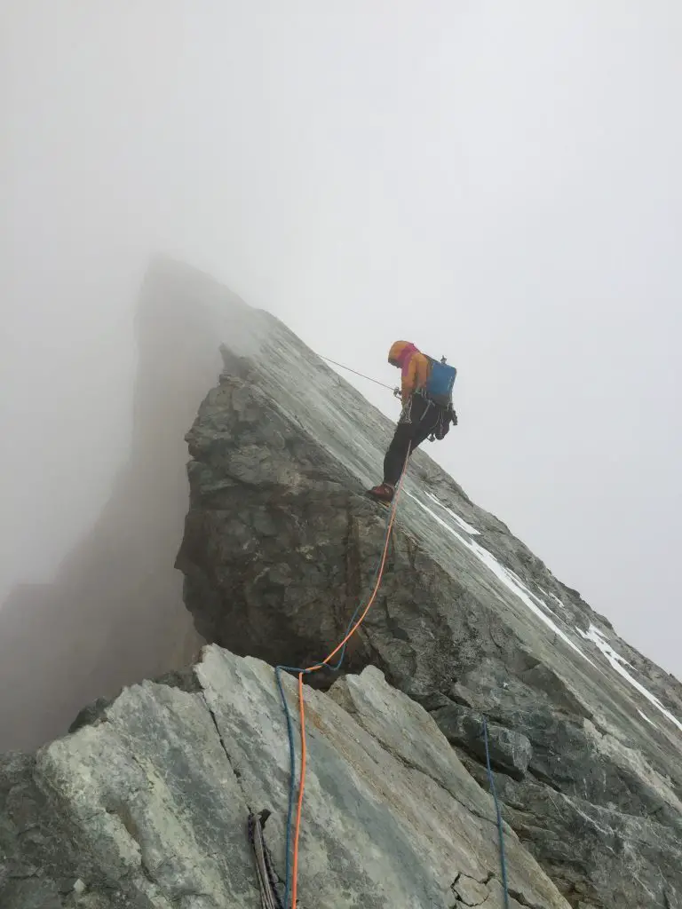 Rappel de la 4ème dent, dans la brume à la Meije