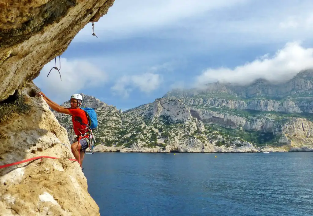 On s’éloigne peu à peu de la calanque de Morgiou