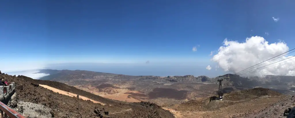 Le téléphérique pour monter au Mont Teide avec vu sur Ténérife