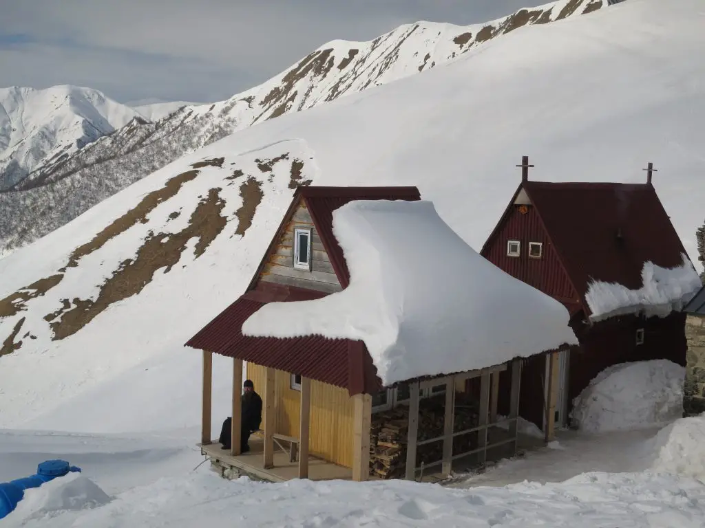 Un moine du monastère de Lomisa nous attend