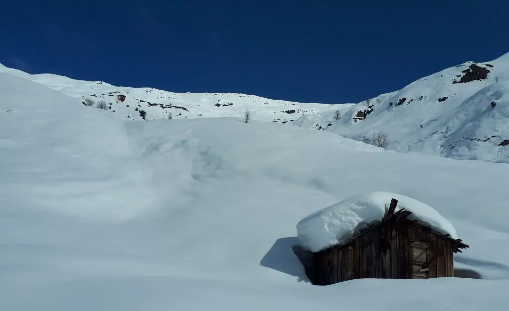 Les pentes qui nous surplombent à 3000m