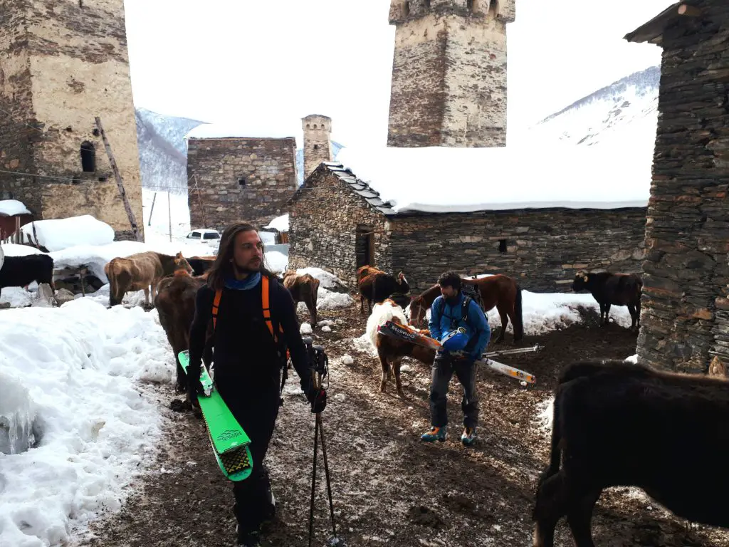 Impression de moyen âge dans le village de Ushguli en Georgie