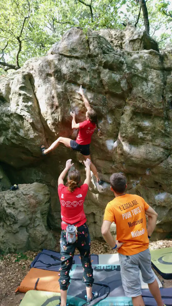 Rocher des Milles et unes Faces durant une journée escalade à la Capelle