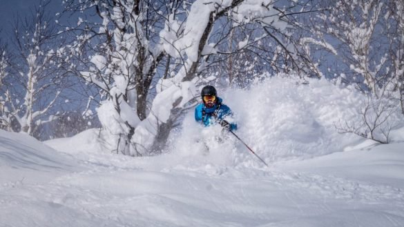 Adrien à la descente du mont Yotei-San au Japon