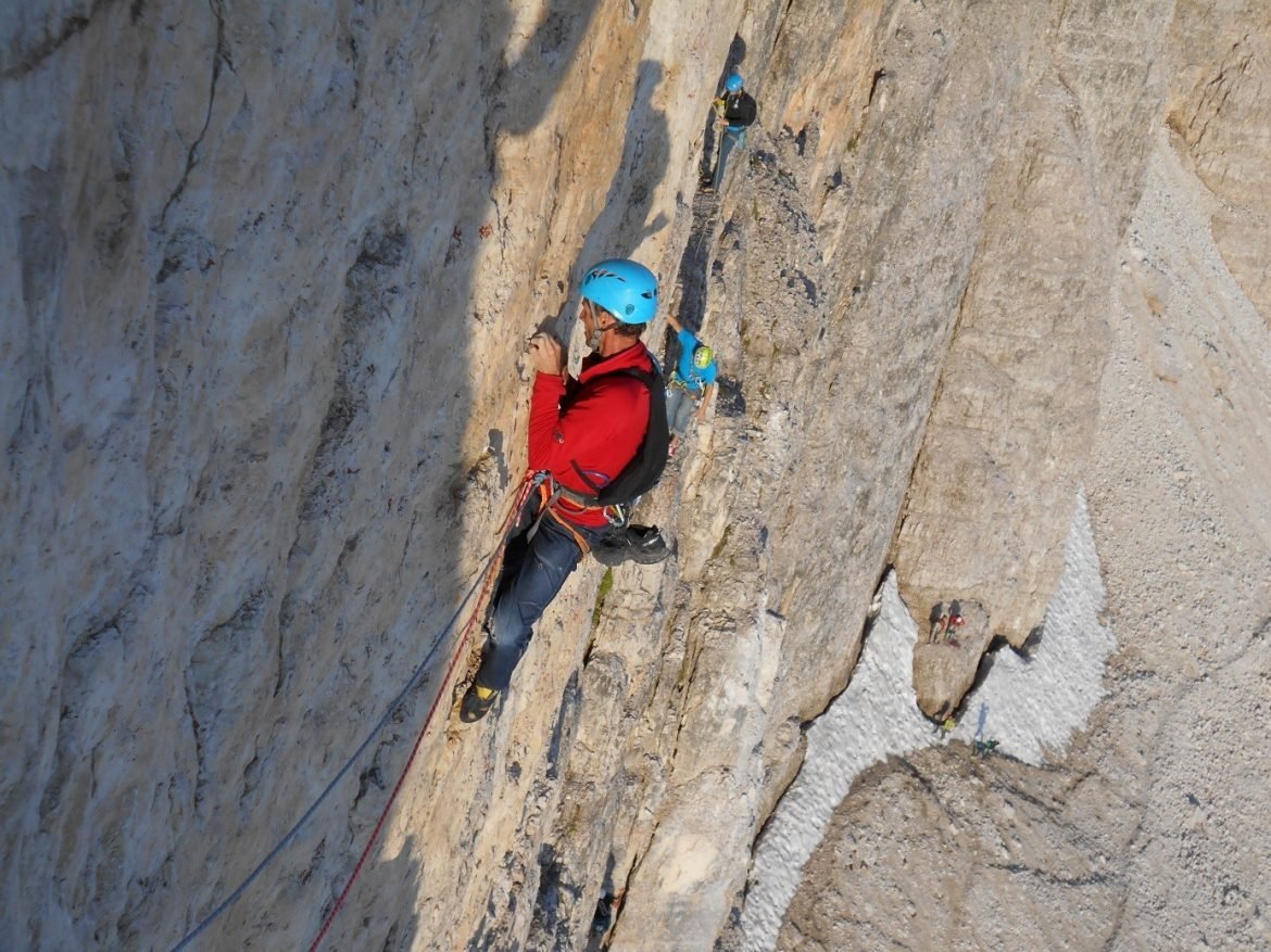 Dans la deuxième longueur, la cordée d’allemands sur nos talons Dans la deuxième longueur, la cordée d’allemands sur nos talons