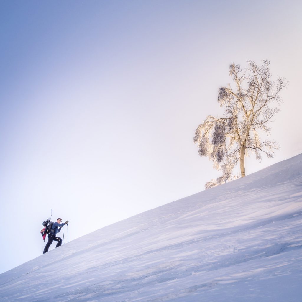 Fin et Adrien à la montée quand le soleil arrive lors de l