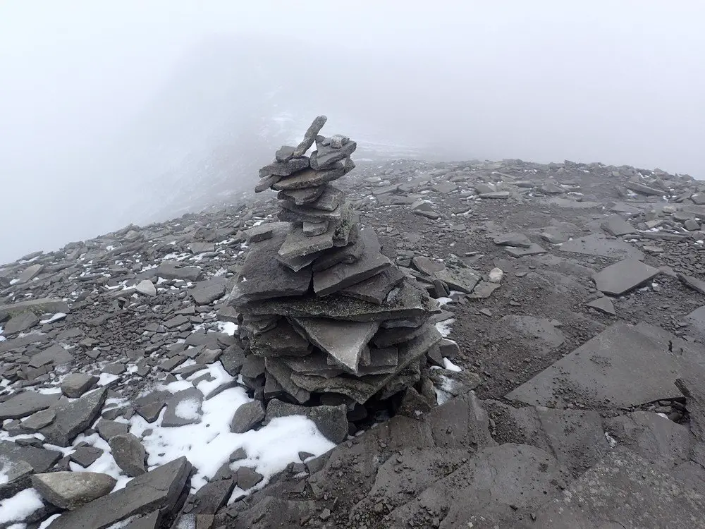 le cairn dans la descente du sommet du Nevado de Toluca