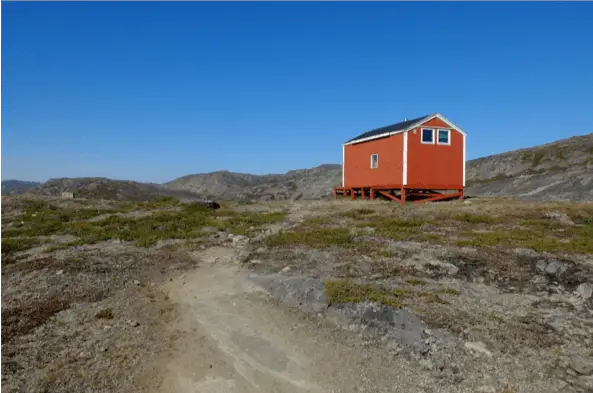Les Huts situées sur le parcours de l’Arctic Circle Trail peuvent servir de refuge