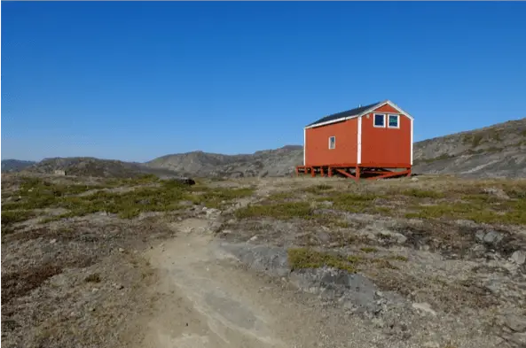 Les Huts situées sur le parcours de l’Arctic Circle Trail peuvent servir de refuge