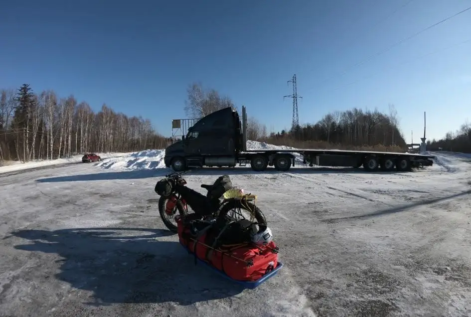 Changement de programme pour rejoindre l’unique route reliant Khabarovsk au nord de la région lors du voyage à vélo sur le fleuve Amour en Sibérie 