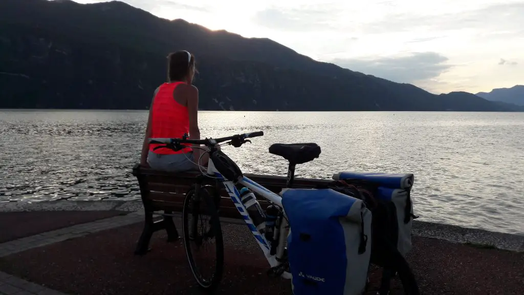 Première étape de ma traversée en vélo du Léman à l'océan avec nuit à aix les bains Première étape de ma traversée en vélo du Léman à l
