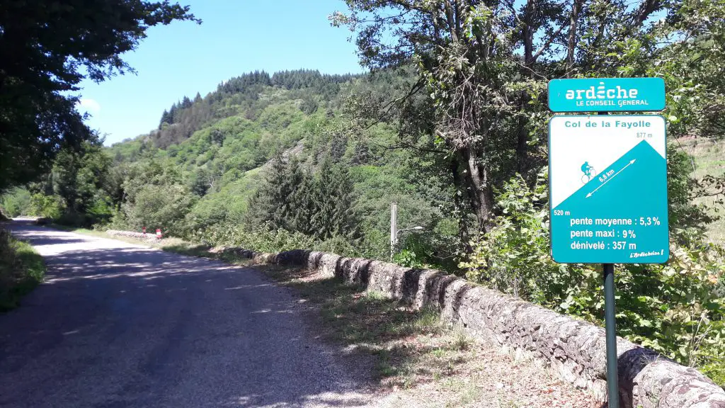 Montée en vélo au Col de la Fayolle 877 m en Ardèche Montée en vélo au Col de la Fayolle 877 m en Ardèche
