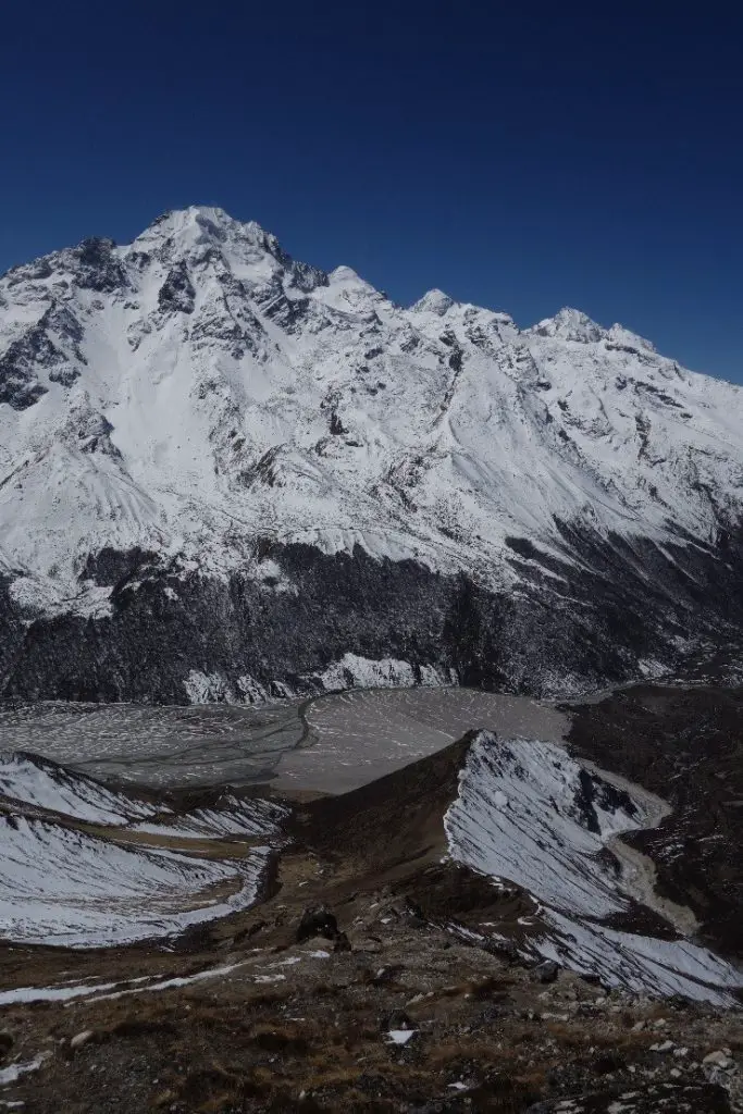 Vue plongeante sur la vallée durant notre traversée du Langtang 