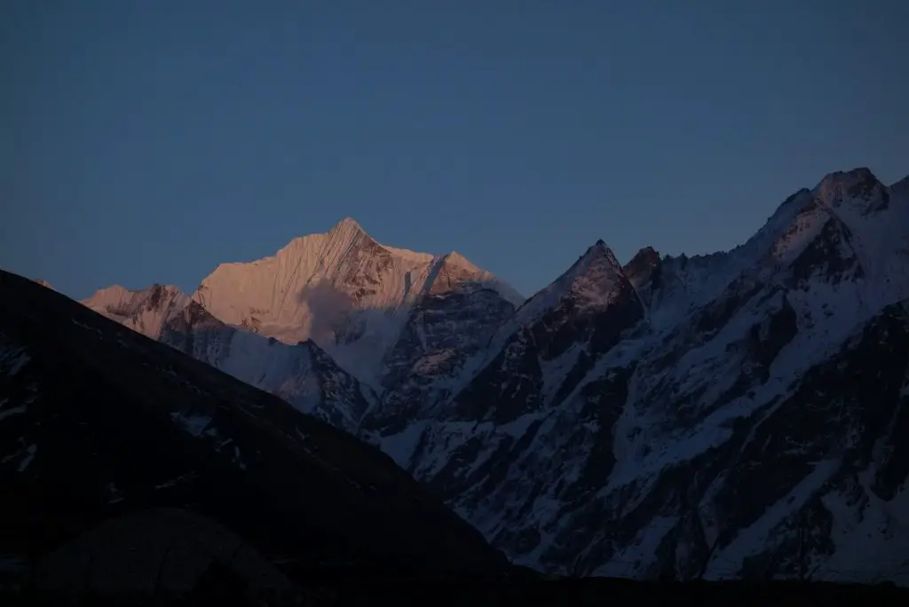 Coucher de soleil dans la vallée du Langtang durant notre traversée du Langtang 