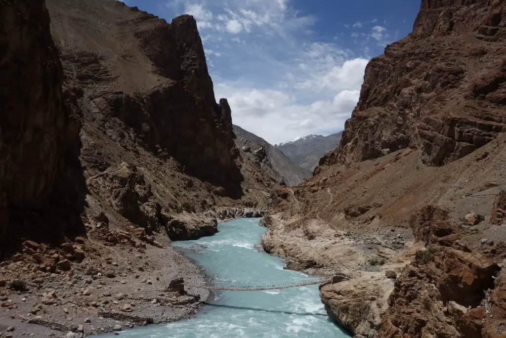 La rivière Tsarap lors de la traversée des Himalayas La rivière Tsarap lors de la traversée des Himalayas