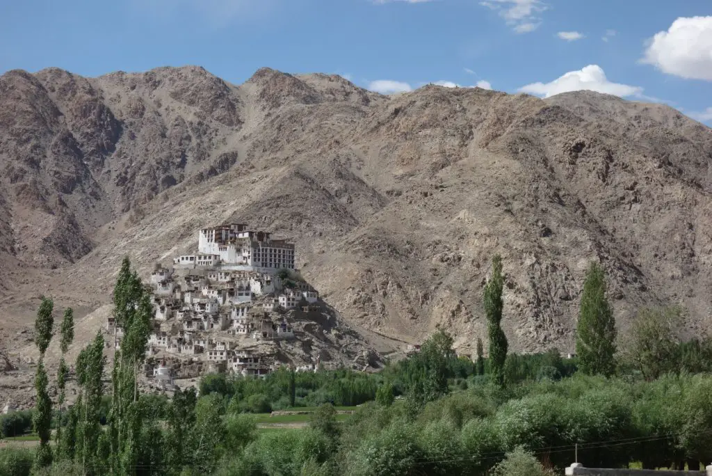 Monastère de Chemre lors de la traversée des Himalayas Monastère de Chemre lors de la traversée des Himalayas