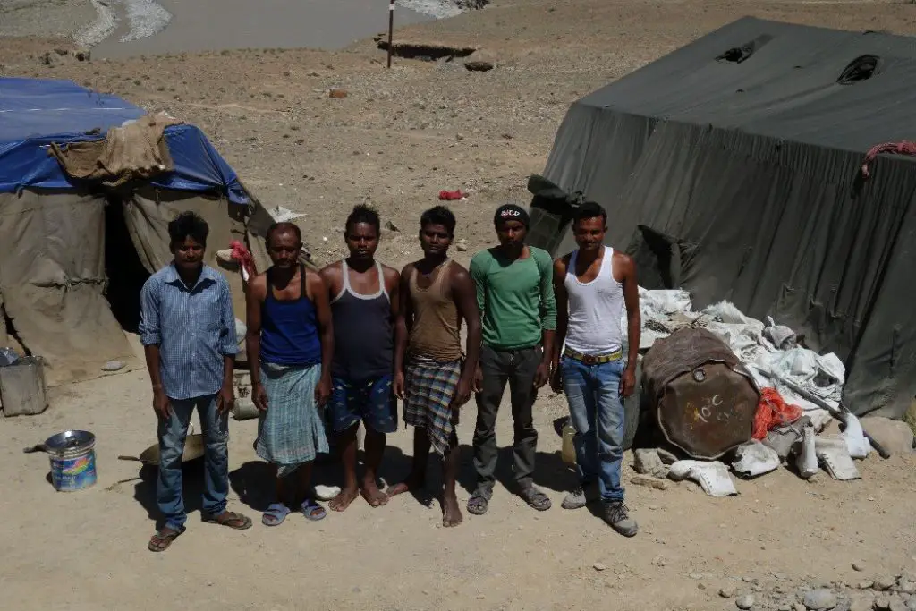 Les cantonniers du Bihar lors de la traversée des Himalayas