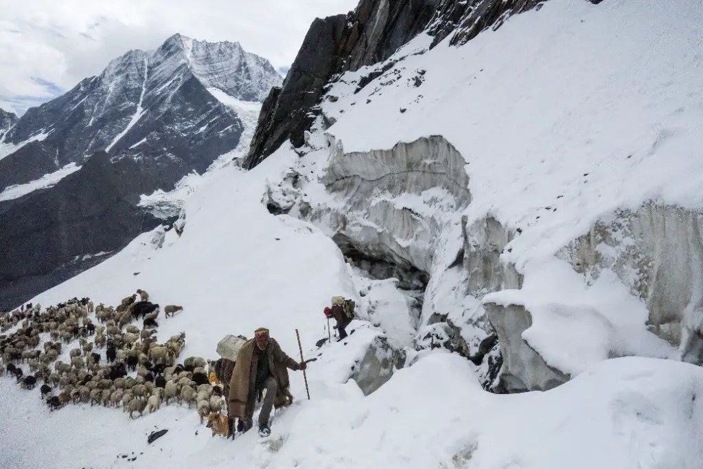 Passage du col à haut risque durant la traversée des Himalayas