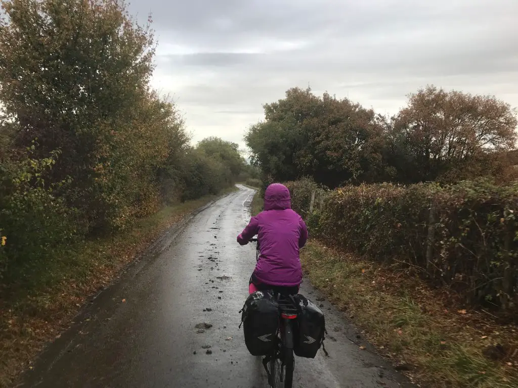 Fin de journée dans les campagnes de Bourgogne avant d