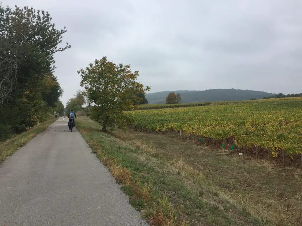 Après un bon repas, bien réchauffé nous voila à nouveau en selle sur nos vélos électriques