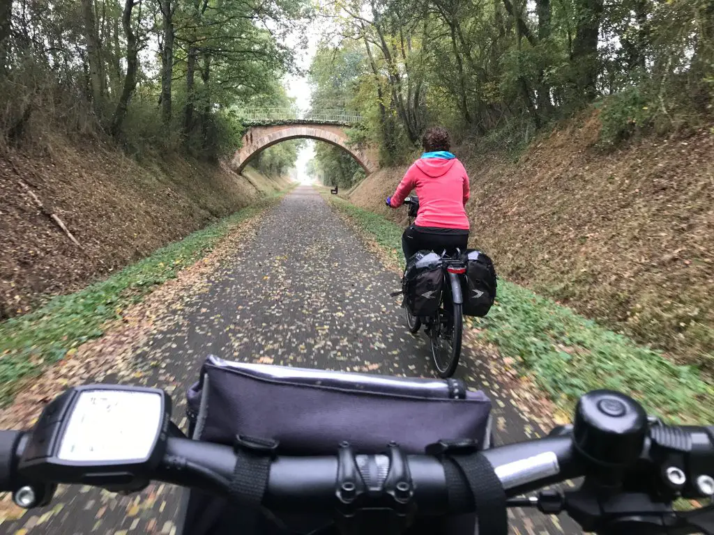 Route automnale sur la voie verte entre Buxy et Cluny