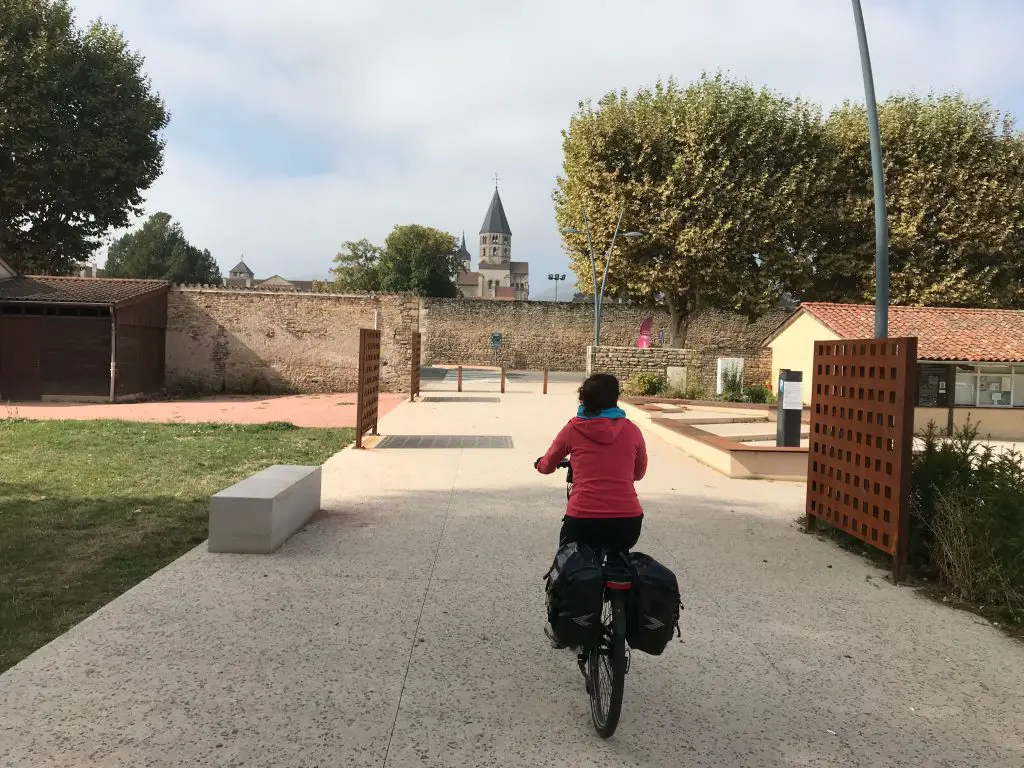 Arrivée à Cluny pour visiter son Abbaye