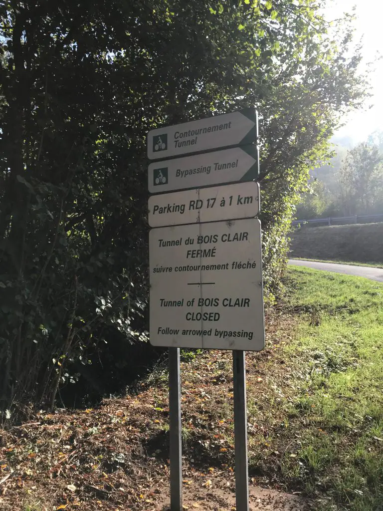 Tunnel du bois clair sur la voie verte fermé de octobre à Avril