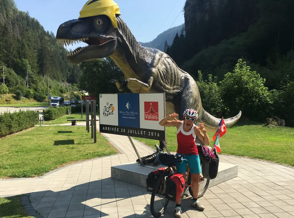 Mais qu'est ce qu'il fait là, ce dinosaure! Mais qu
