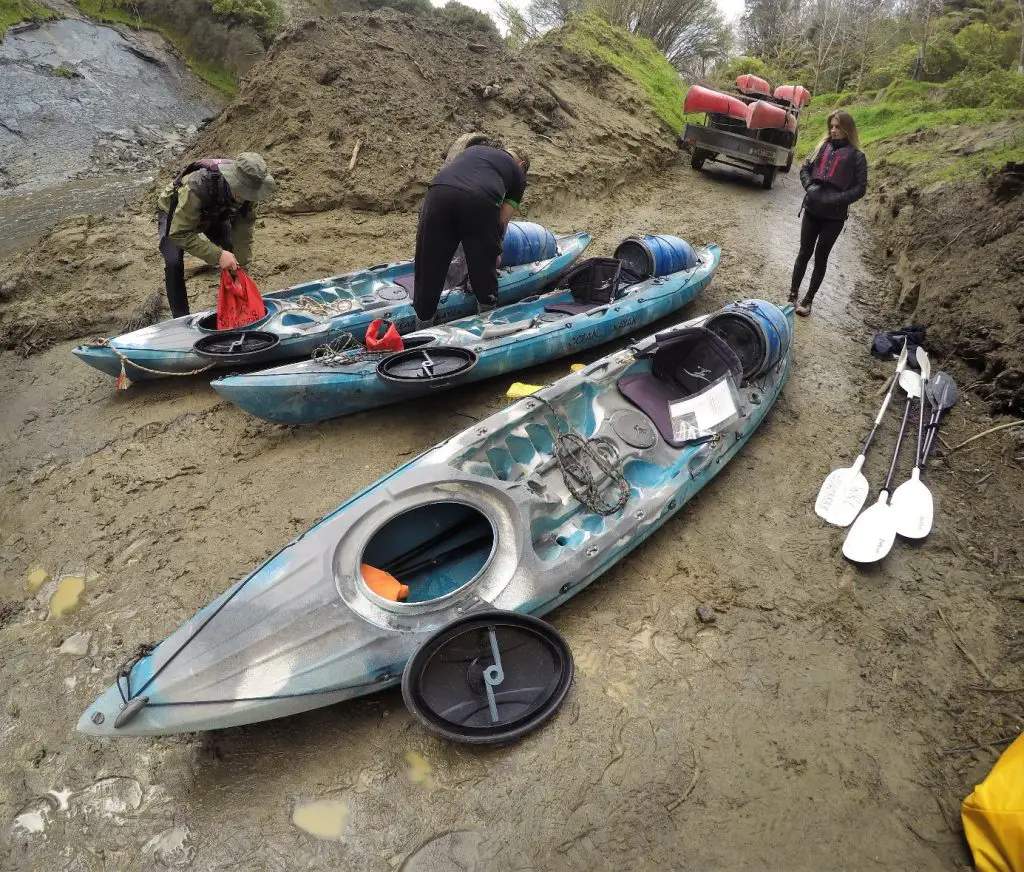 Distribution du matériel avant le départ sur la rivière de Whanganui Journey