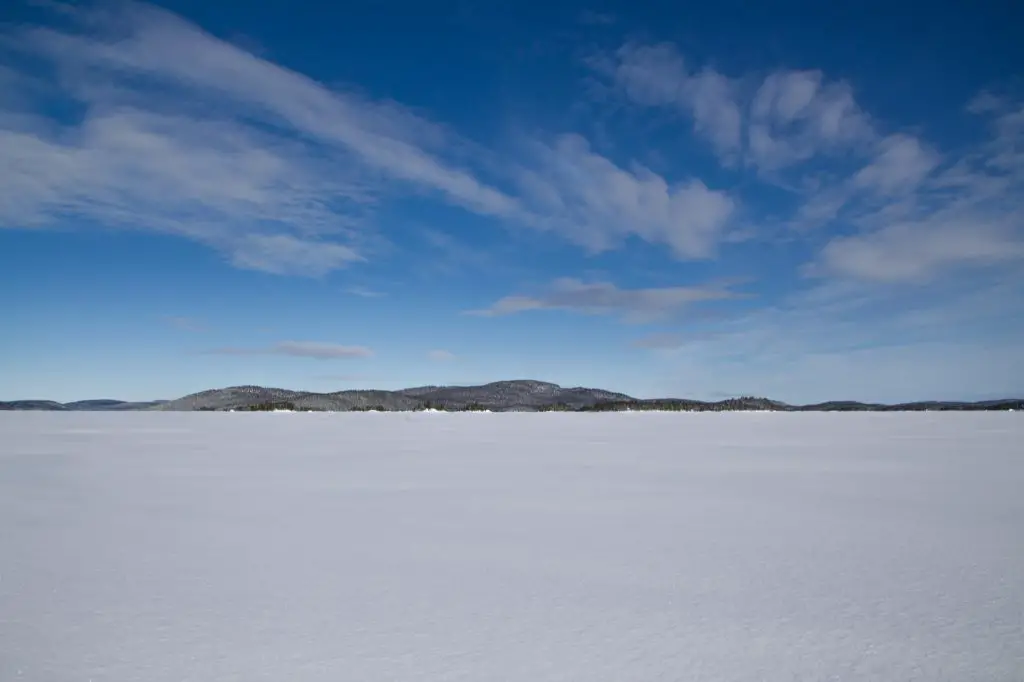 Lac Inari en Laponie en Finlande