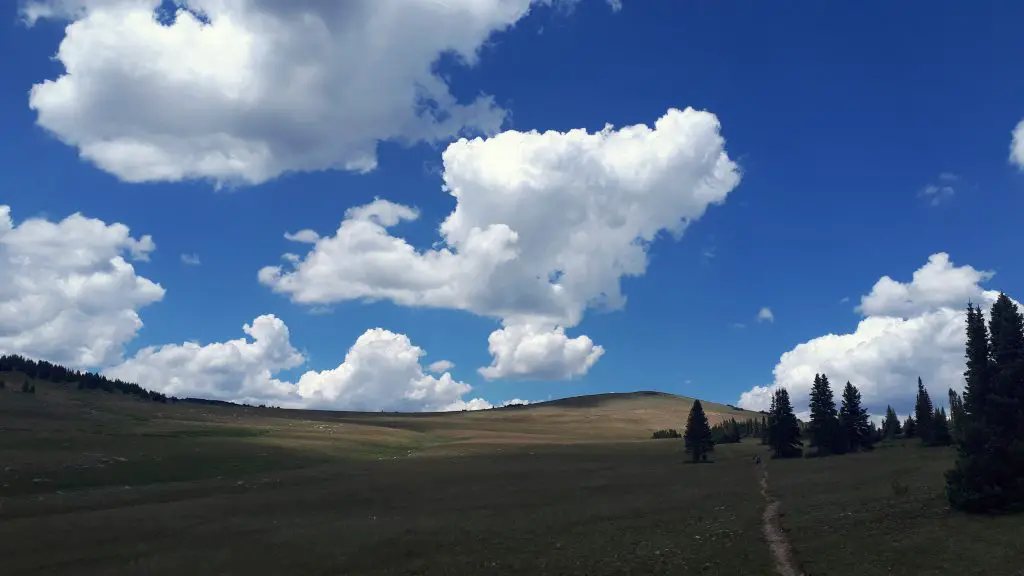 Caroline monte vers Georgia Pass lors du Colorado Trail