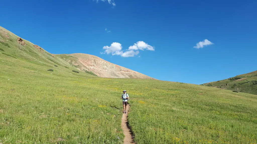 Lumières magiques de fin de journée sous Kokomo Pass lors du trek Colorado Trail