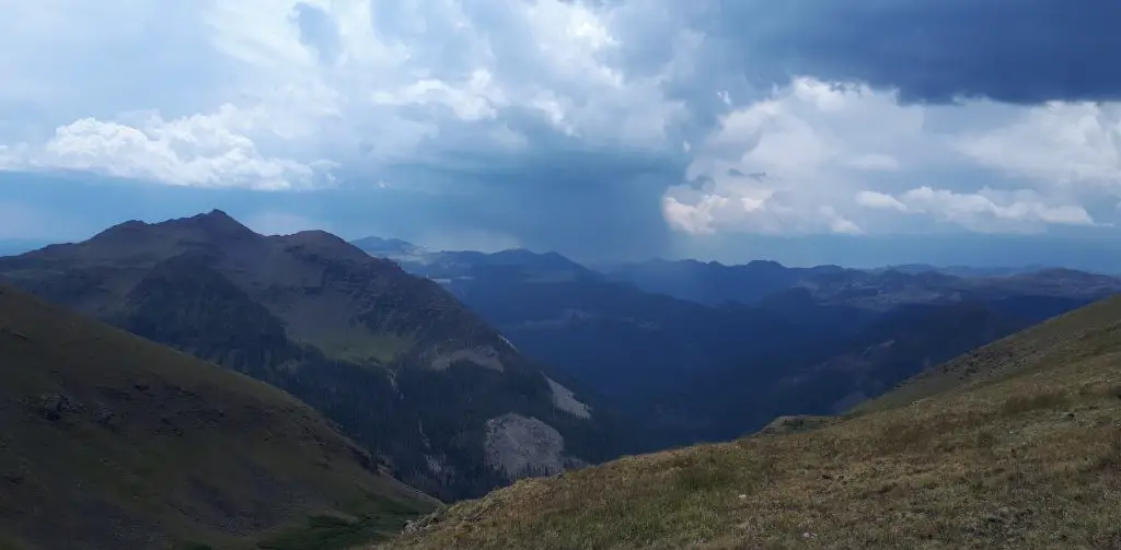 Autour de moi, ça tonne et ça tombe lors de la marche sur le Colorado trail