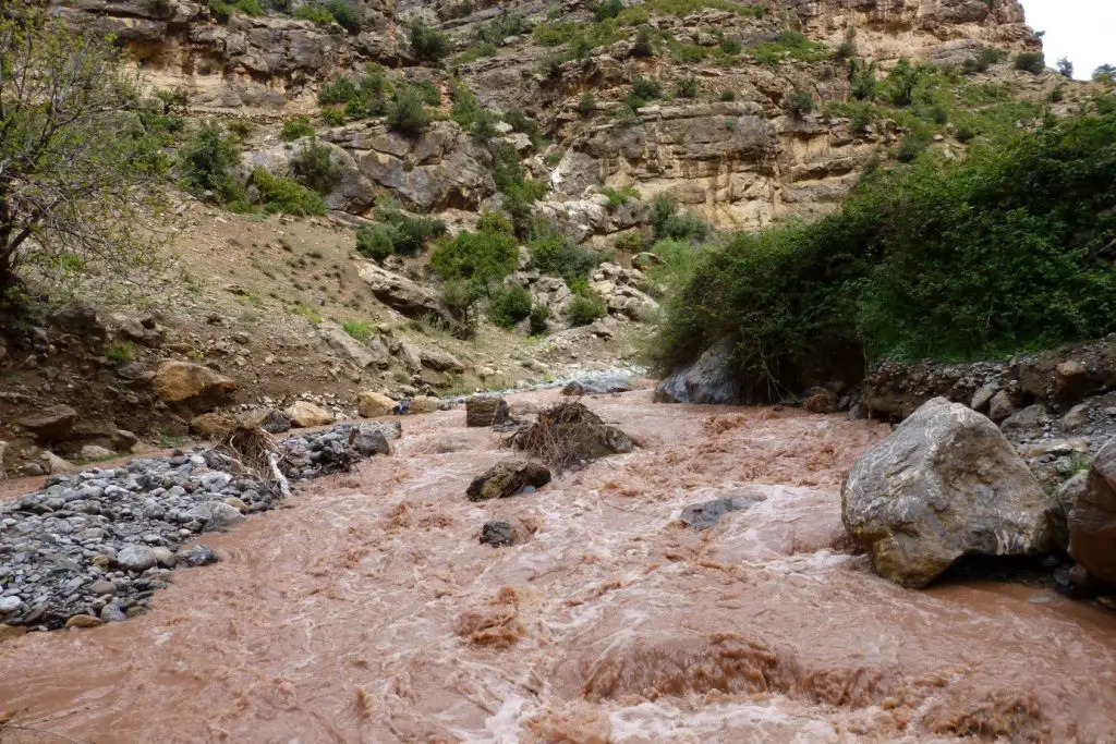 La rivière Ahansal sur le chemin de Taghia