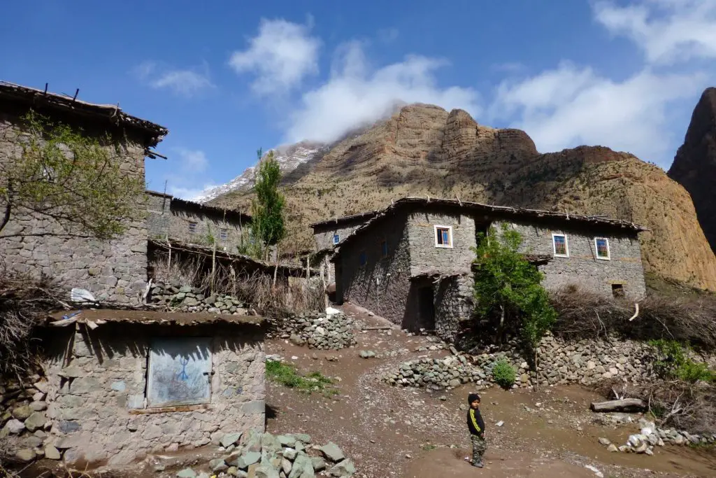 Les sommets enneigés au dessus du village de Taghia