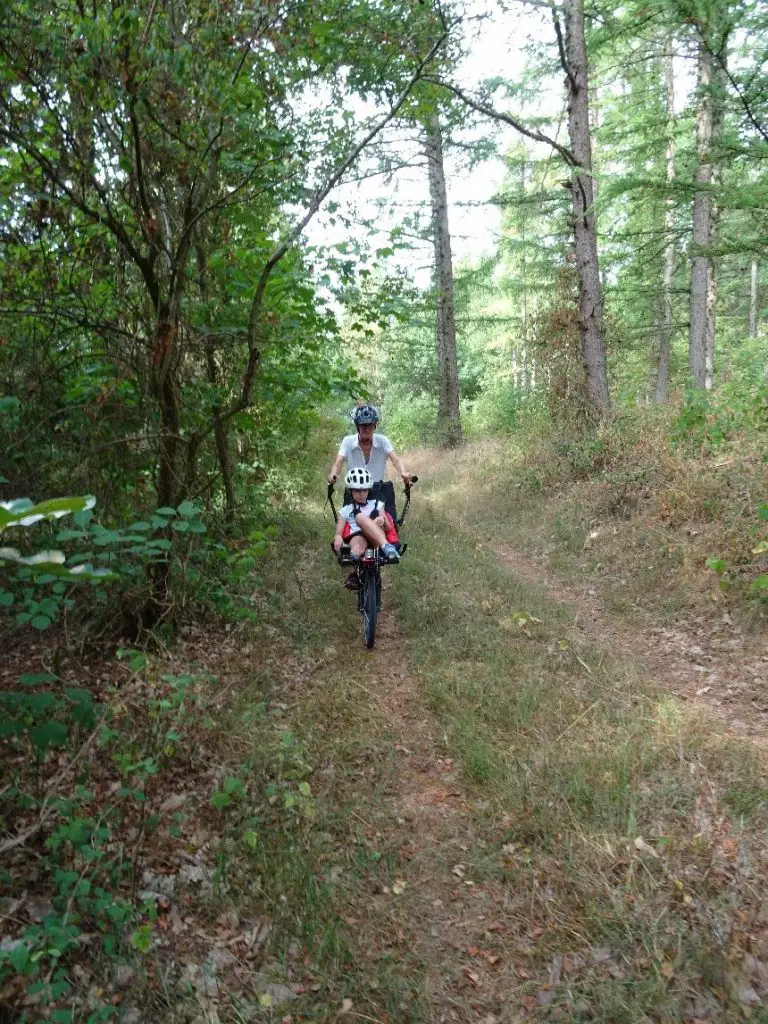 Chemin peu carrossable pour les vélos