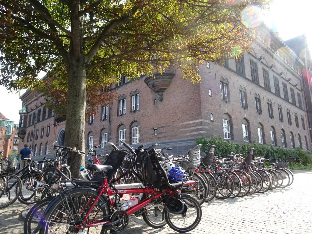 Nos tandems devant l’hôtel de ville de Copenhague