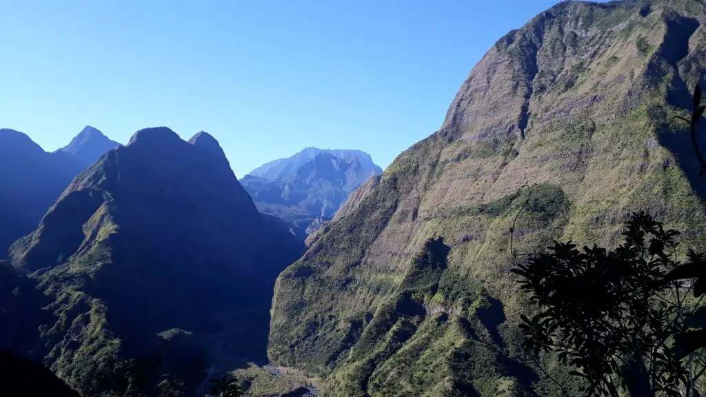 En descendant vers Deux-Bras lors de notre Traversée de la Réunion à pied