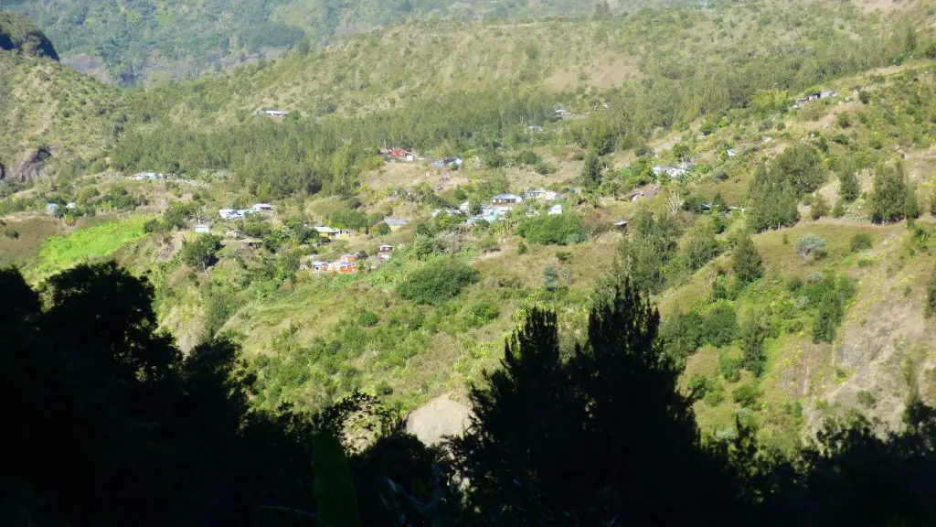 Arrivée au hameau de Roche Plate