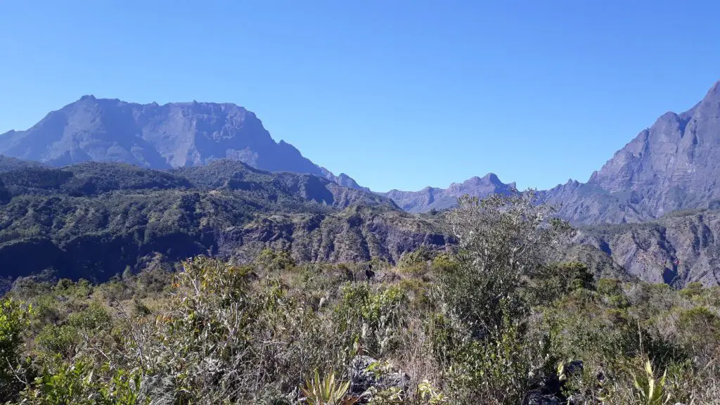 Au sommet du Bronchard lors de notre Traversée de la Réunion à pied