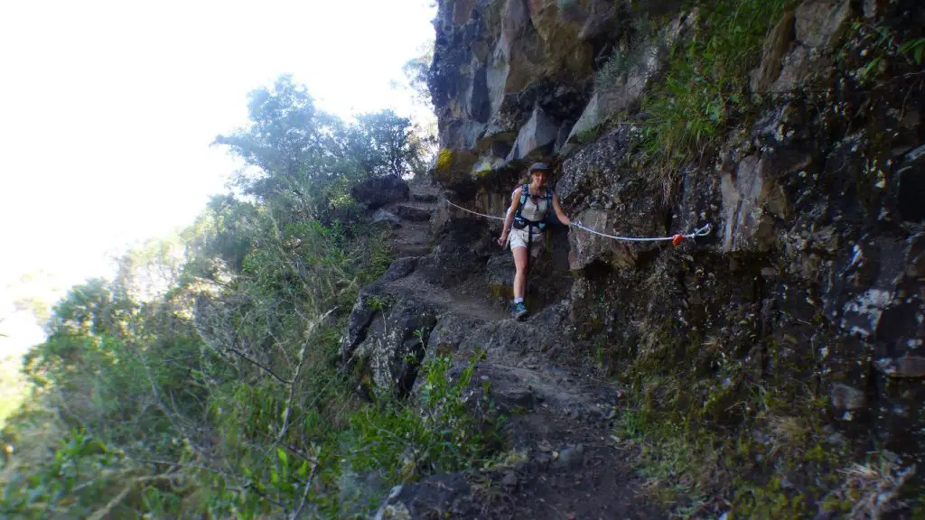 Les chemins sont toujours aussi vertigineux durant notre Traversée de la Réunion à pied