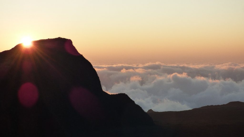 Lever de soleil depuis l’enclos du Volcan de la Fournaise